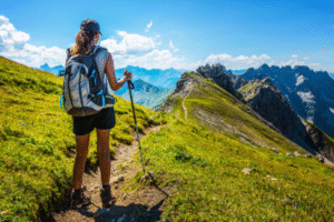 illustration femme en randonnée
